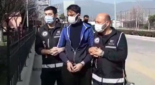 POLİSİN BULDUĞU KIZ AİLESİNE TESLİM EDİLDİ