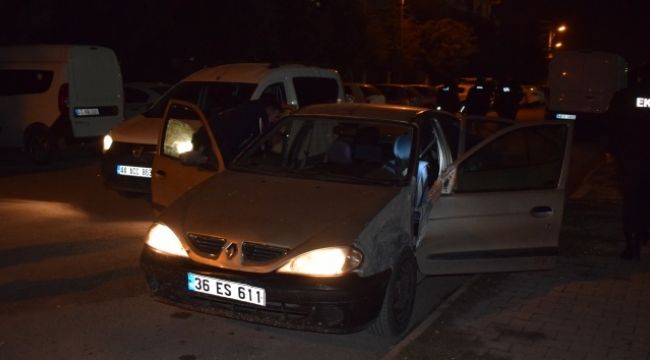 Polisin 'dur' ihtarına uymayan sürücü otomobili bırakıp kaçtı