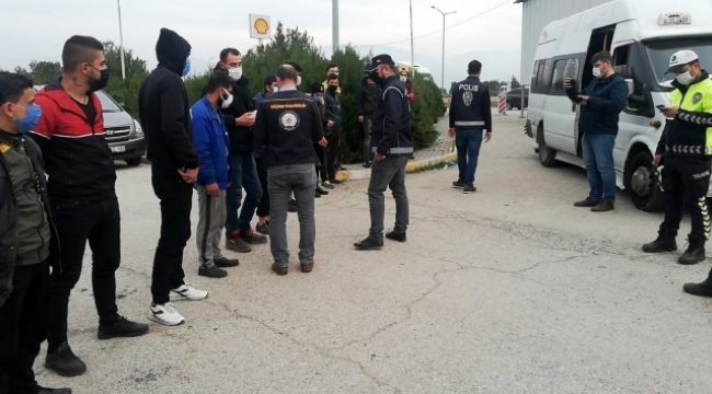 Şüpheli araçtan 10 mülteci çıktı