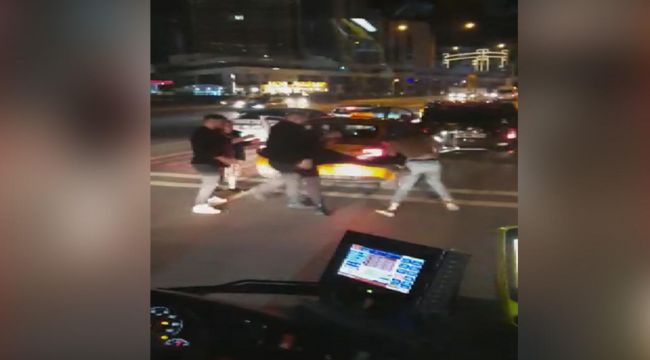 Taksiciye sokak ortasında darp