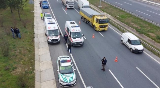 TEM otoyolunda iki kamyonet çarpıştı