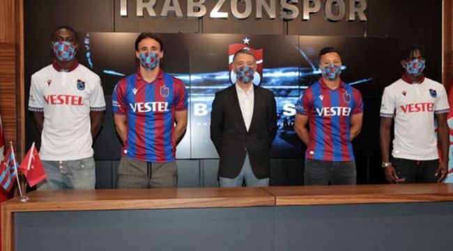 Trabzonspor, yeni transferlere imza töreni düzenledi