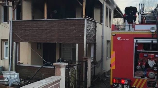 Üç kişilik ailenin yaşadığı evde yangın çıktı