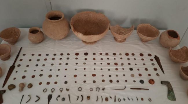 160 adet tarihi eseri 250 bin liraya satmak isterken suçüstü yakalandılar