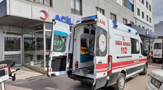 18 yaşındaki genç kendini bıçakladı
