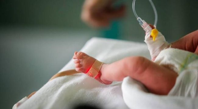 2 aylık bebek korona virüsten hayatını kaybetti