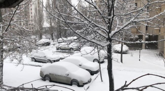 Ankara'da yoğun kar yağışı hayatı olumsuz etkiledi