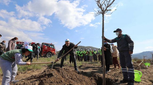 BAKAN PAKDEMİRLİ OTİZMLİ ÇOCUKLARI KIRMADI