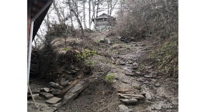 Bartın'da heyelan sonrası 2 ev boşaltıldı