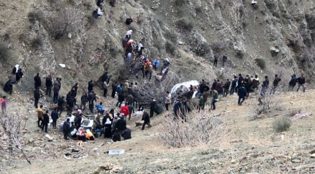 Batman'da öğrenci servisi uçuruma yuvarlandı