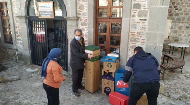 BERGAMA'DA GERİ DÖNÜŞÜM KUTULARI DAĞITILDI