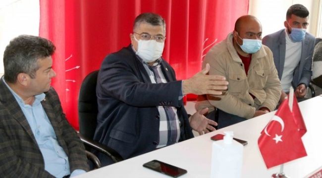 CHP'Lİ SINDIR YENİ ÜYELERE ROZET TAKTI