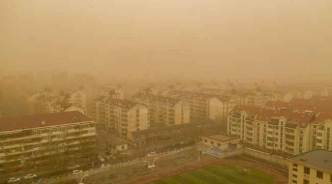 Çin'de şiddetli kum fırtınası meydana geldi