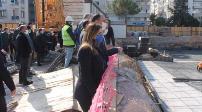 "DEPREMİ SİYASETE MALZEME YAPMAYALIM"