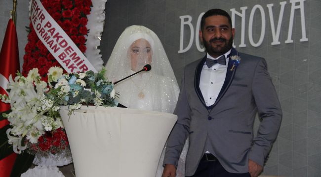 Depremin sembolü Buse dünyaevine girdi