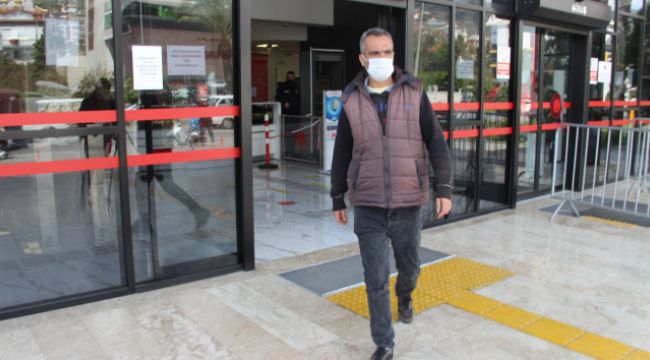 Eşini öldüren arkadaşına 'adamsın' dedi,  gözaltına alındı