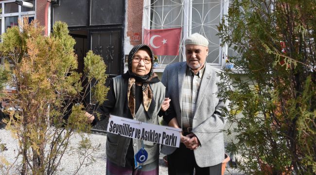Felç geçiren eşi için sokağı çiçek bahçesine çevirdi