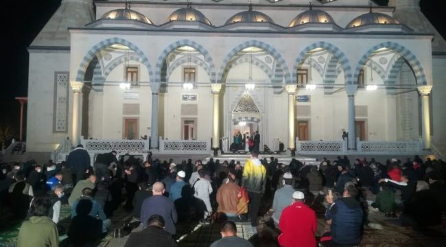 İ̇zmir’de Miraç Kandili İdrak Edildi