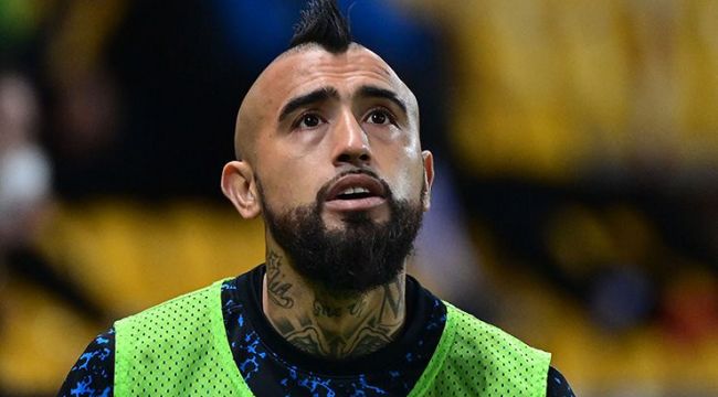 İnter'li Arturo Vidal, bıçak altına yatıyor