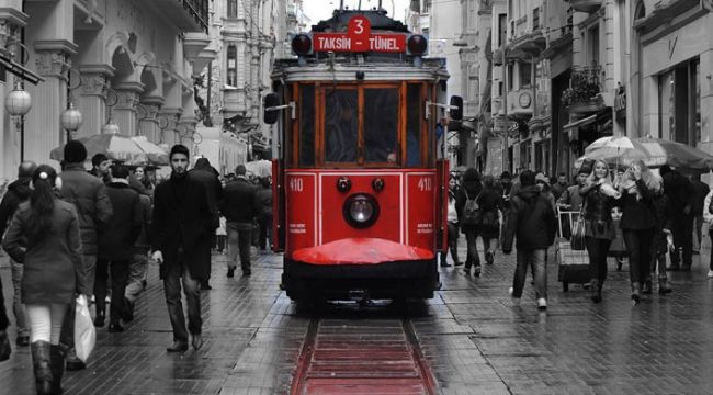 İstiklal Caddesi Kovıd-19 tedbirleri kapsamında kapatıldı