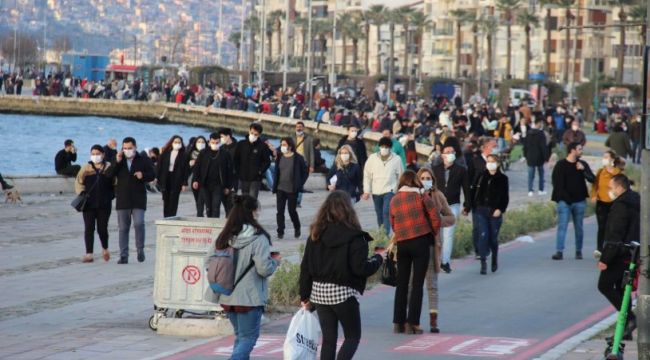 İZMİR'DE GÜNLÜK VAKA SAYISI 700'LERİ AŞTI
