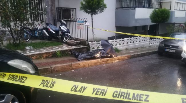 İZMİR'DE SOKAK ORTASINDA CESET BULUNDU