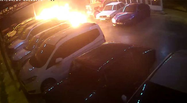Kasklı kundakçılar galerideki lüks araçları böyle yaktı