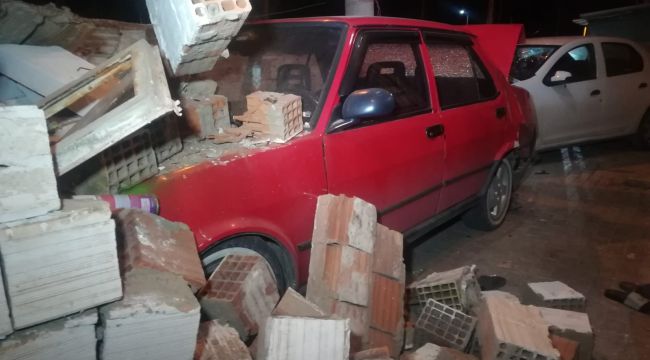 KAZA YAPTI, ARACINDAKİ YARALI KADINI BIRAKIP KAÇTI