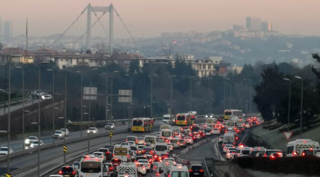 Kısıtlama sonrası İstanbul'da trafik yoğunluğu oluştu