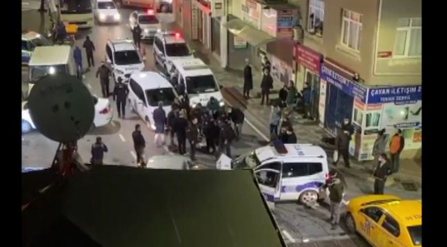 Kısıtlamayı deldiler,2 polis memurunu yaraladılar