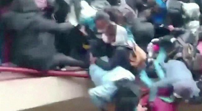 Korkuluk yıkılınca öğrenciler zemine çakıldı