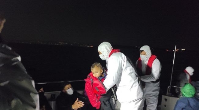 LASTİK BOTLA SÜRÜKLENEN GÖÇMENLER KURTARILDI