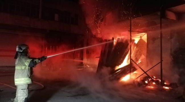 MOBİLYA ATÖLYESİNDE YANGIN ÇIKTI
