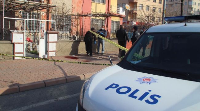 Öğretmen, tartıştığı komşusunu kafasından vurdu