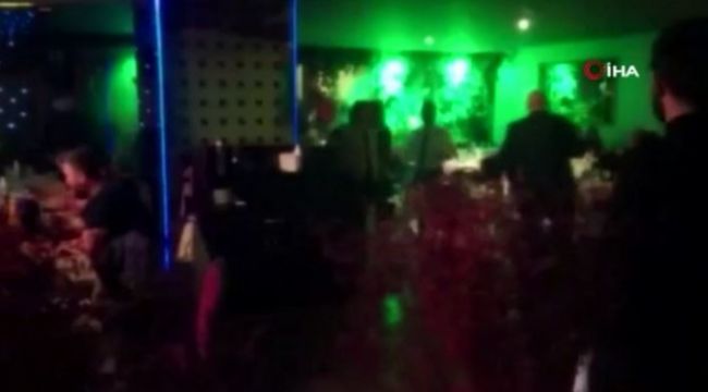 Otel restoranında eğlenceye polis baskını