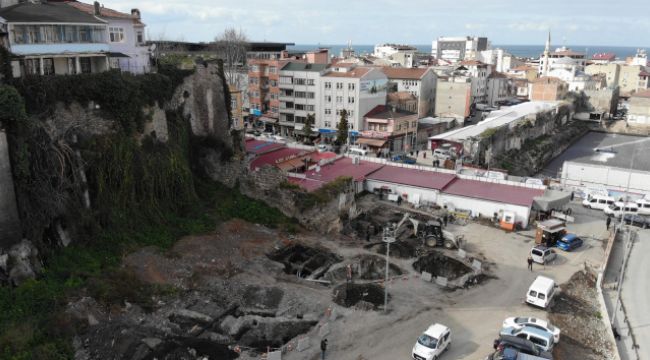 Otoparktan çıkan mimari kalıntılar araştırılıyor