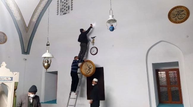 Sanatçılardan Kütahya Karagöz Ahmet Paşa Camii'ne hat desteği