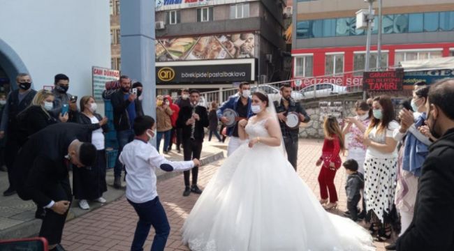 Sokak ortasında düğün yaptılar!