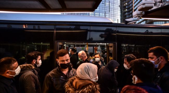 Toplu taşımadaki yoğunluk pes dedirtti