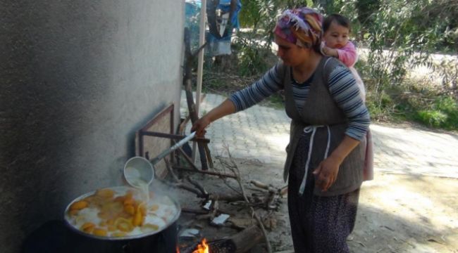 Turunç tatlısı kadınların gelir kapısı oldu