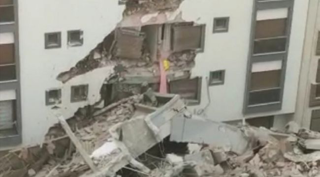 YIKILAN HASARLI BİNA, BAŞKA BİNAYA HASAR VERDİ