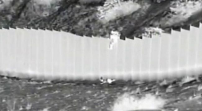 ABD-Meksika sınırında çocukları duvardan atıp kaçtılar