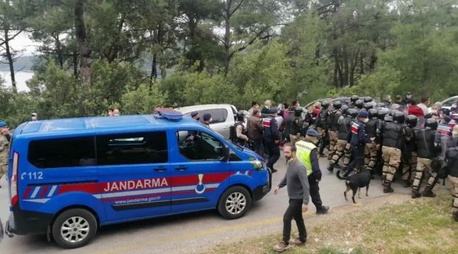 Akbük Koyu'nda gergin yıkım