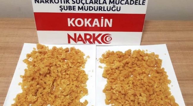 Ayakkabı kutusu ve el çantasında 588 gram kokain ele geçirildi