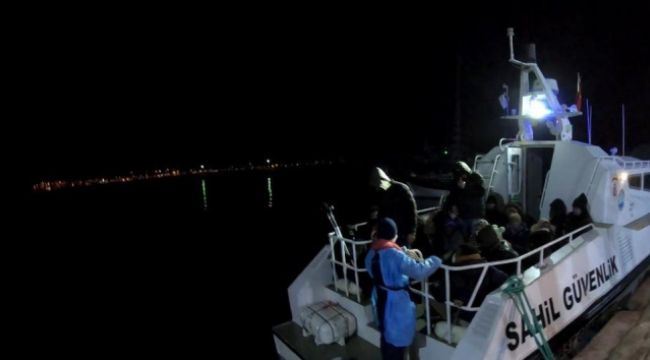 Ayvalık'ta 34 düzensiz göçmen kurtarıldı