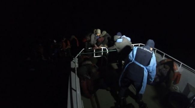 Ayvalık'ta 38 düzensiz göçmen kurtarıldı