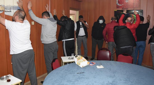 Balkondan kaçmaya çalışırken yakalandı