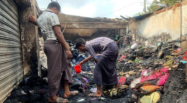 Bangladeş'teki Kutupalong Mülteci Kampı'nda yangın