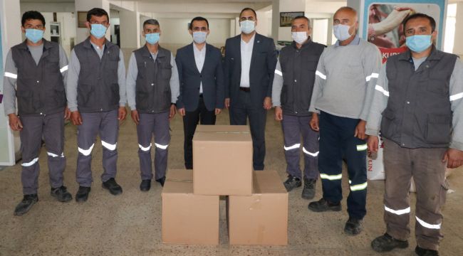 BERGAMA BELEDİYESİ'NDEN İŞÇİLERE DOST ELİ