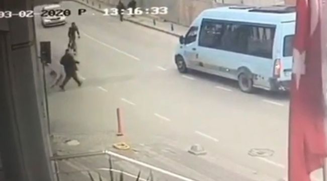 Bisikletli ile yaya çarpıştı